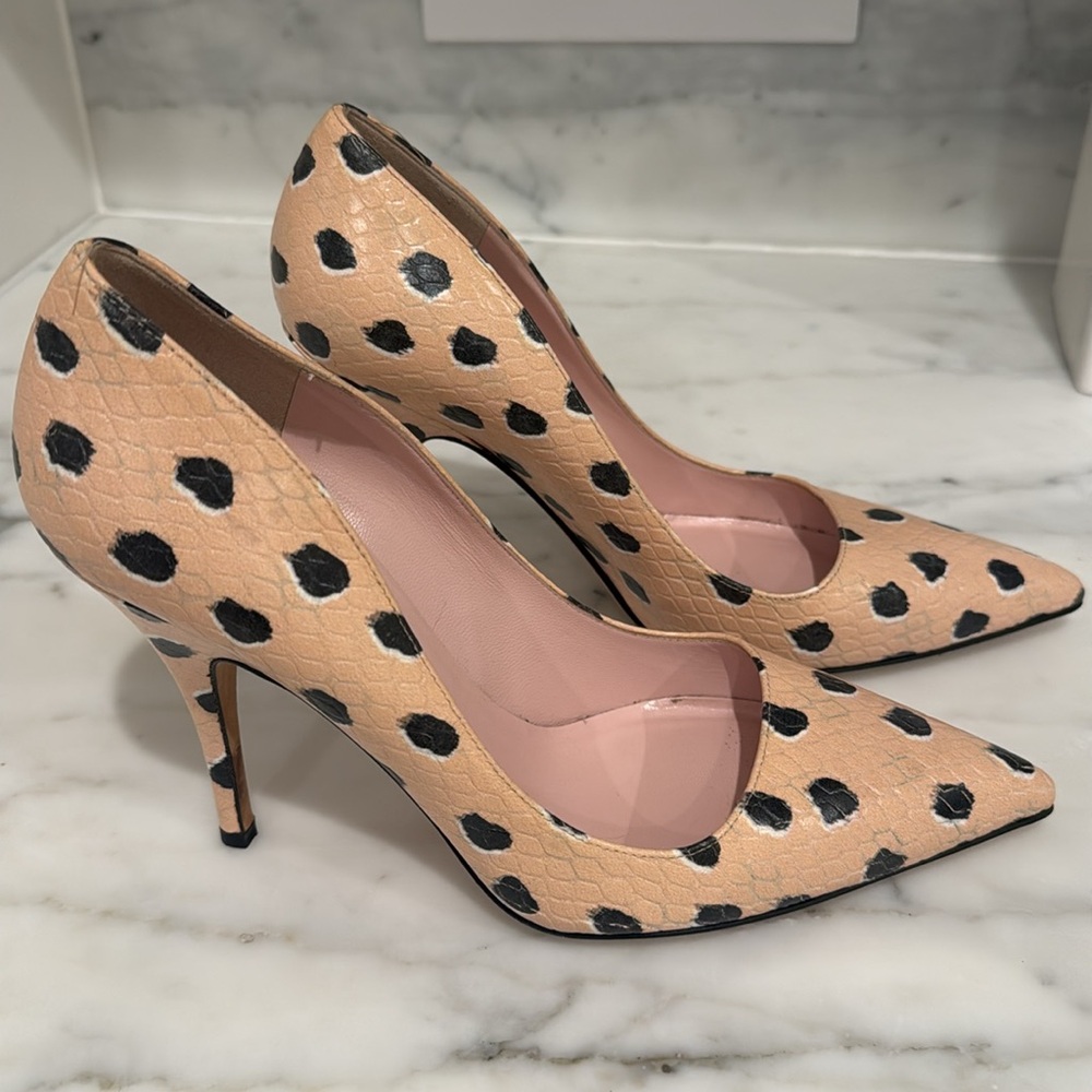 Kate Spade New York Licorice Snake Embossed Pumps Size 9